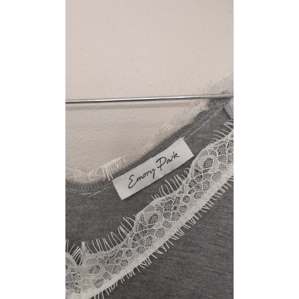 Emory Park Lace Trim Distressed Tee Women’s Medium Boho V-Neck Ivory EUC - Picture 3 of 5